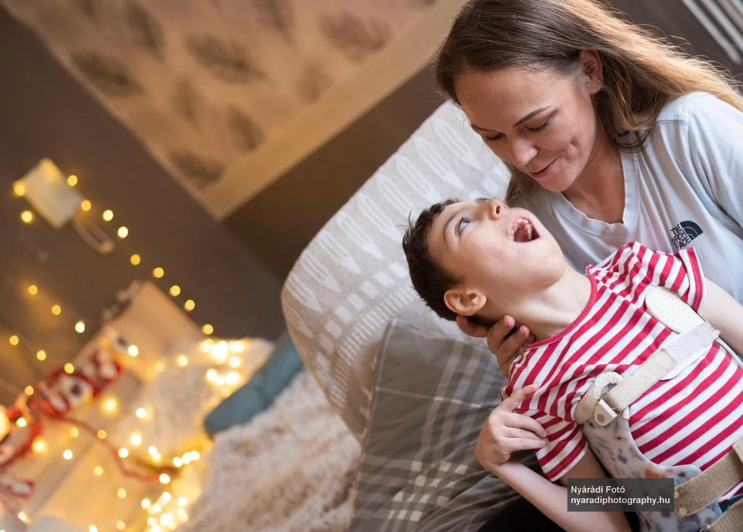 Az alapítvány önkéntes csapata a jótékonysági vásáron